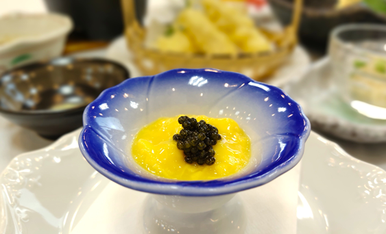 チョウザメ料理